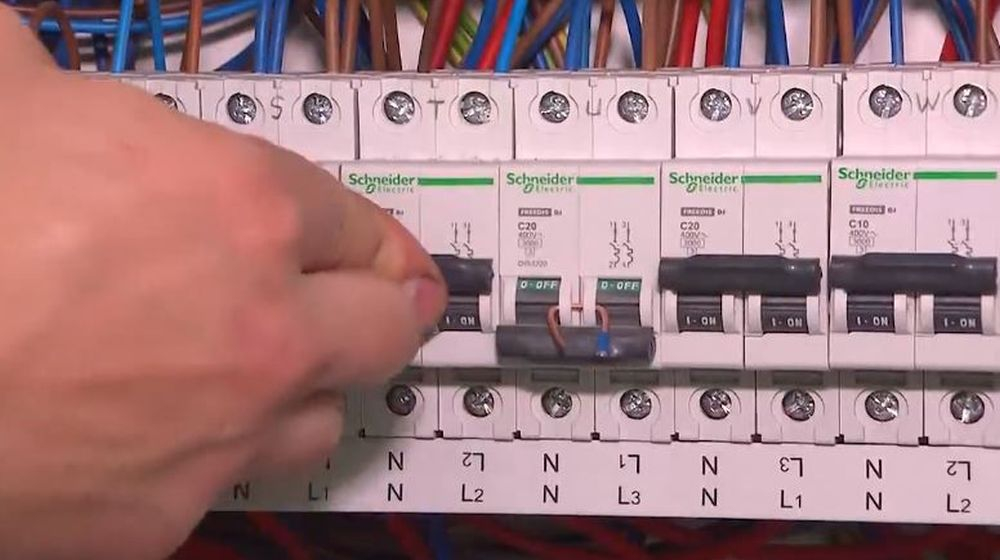 meterkast zonnepanelen elektriciteit