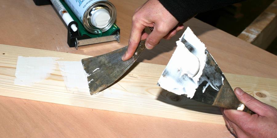Réparez les petits dégâts du bois avec le mastic à bois